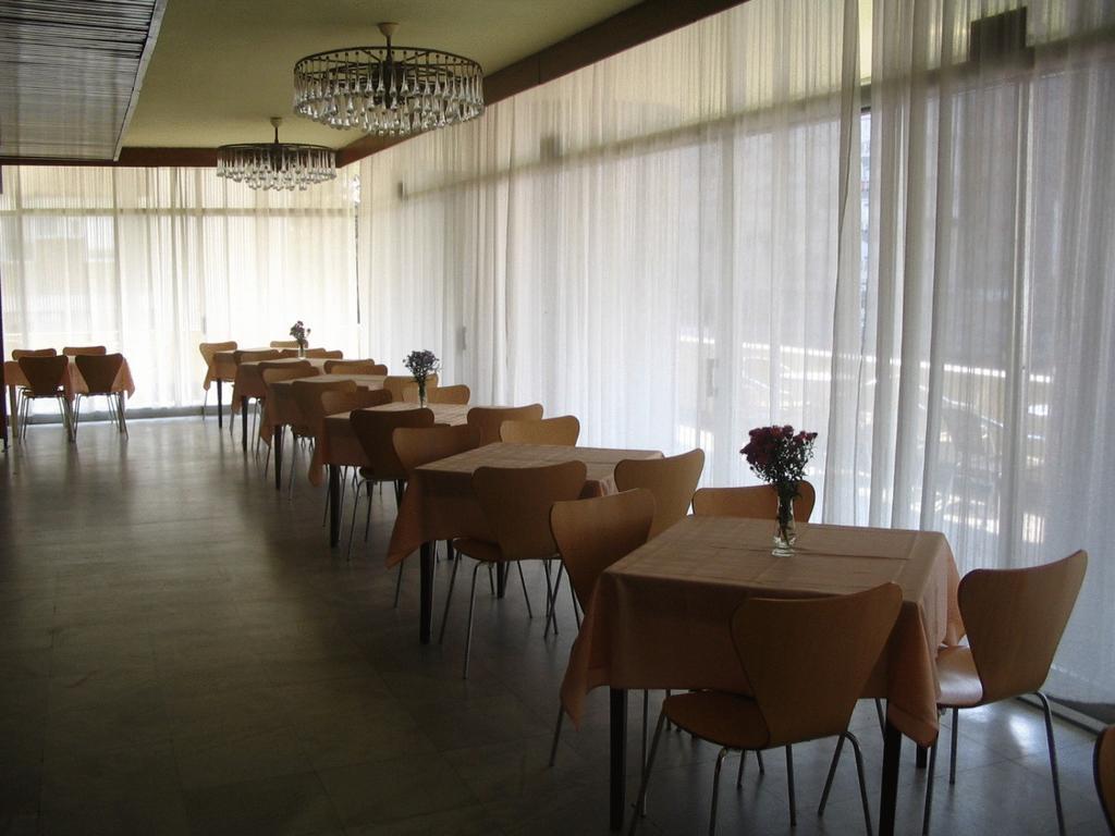 Ambasador Hotel Nis Restaurant photo